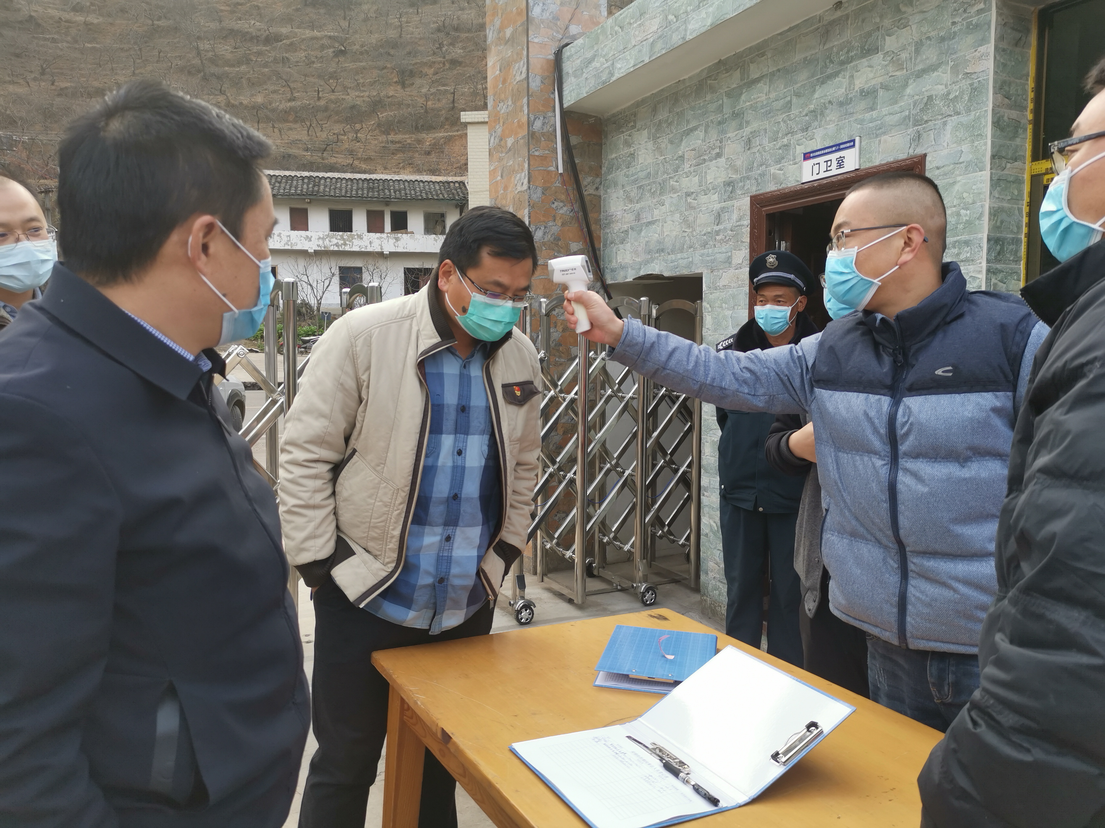 凉山州副州长肖春赴德会高速项目驻地 视察疫情防控及复工工作